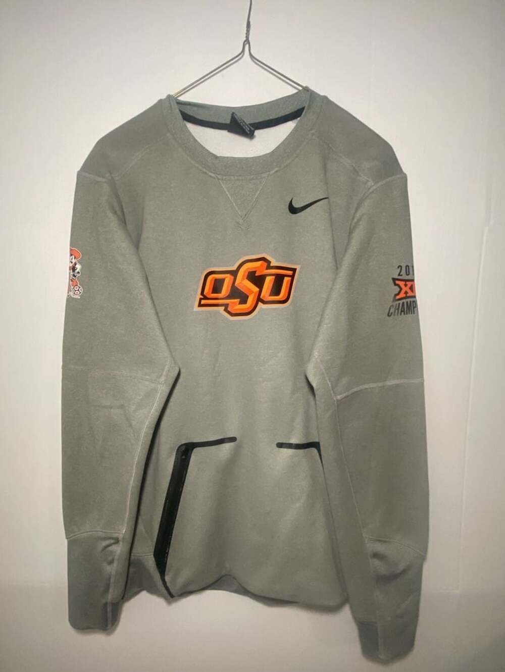 Nike Oklahoma State University Cowboys 2017 XII Champions Crewneck Gray Small
